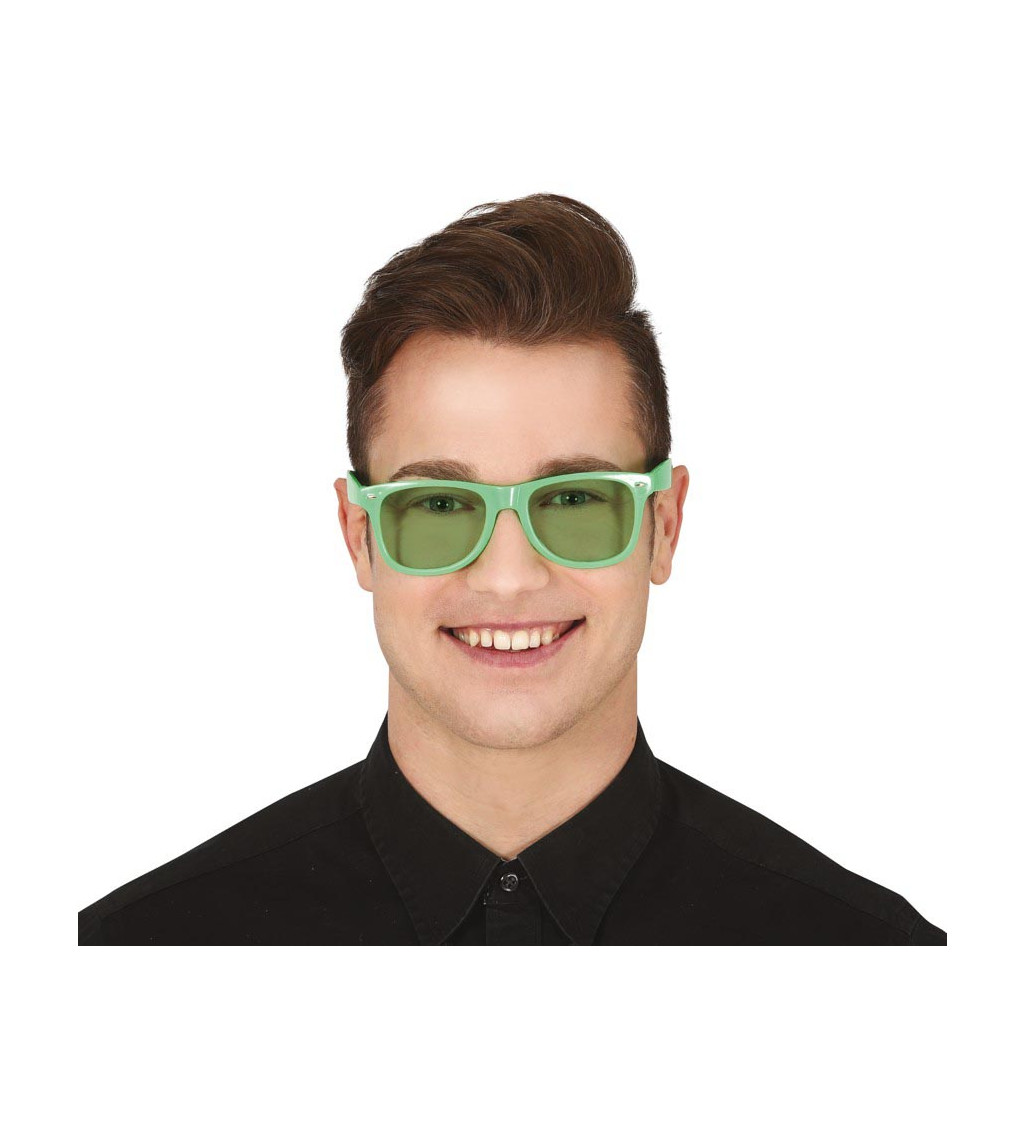 Zelené okuliare so zelenými sklami
