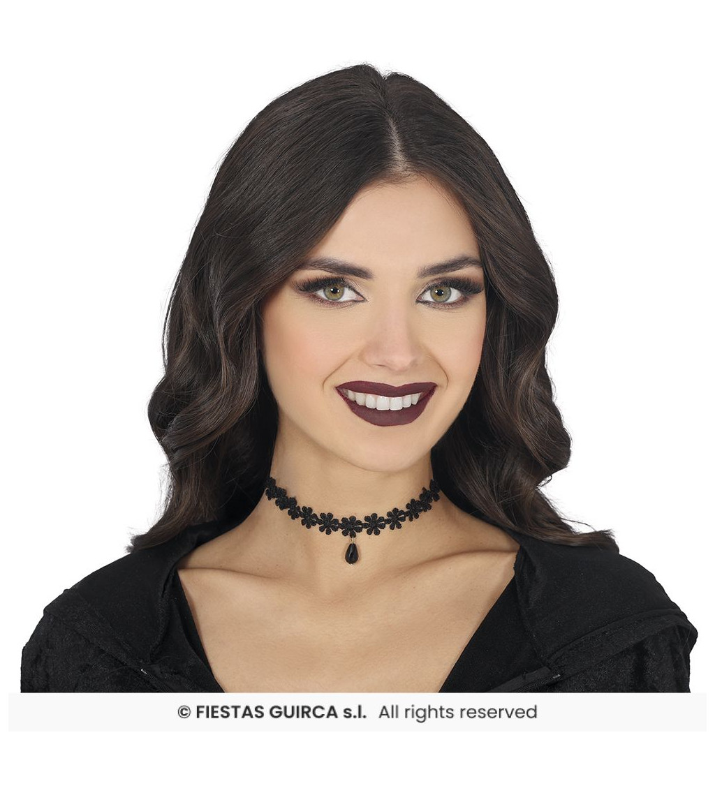 Čierny čipkovaný choker náhrdelník s kvetinami
